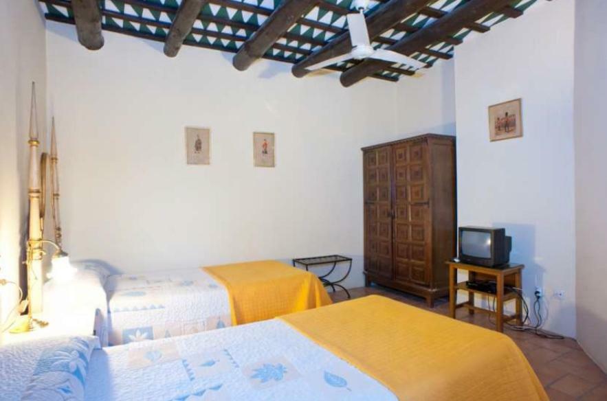 Hostal La Riera Torroella De Montgri Exterior photo